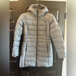 The North Face women’s gray puffer parka, size M